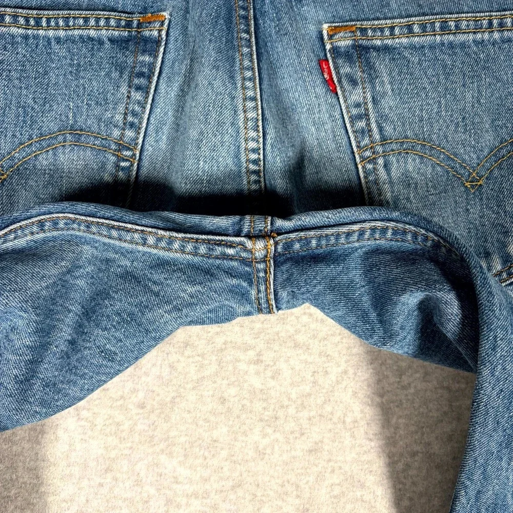 Levi's 505 Jeans Mens 32x32 (Fits 32x31) Blue Denim Regular Fit Medium Wash